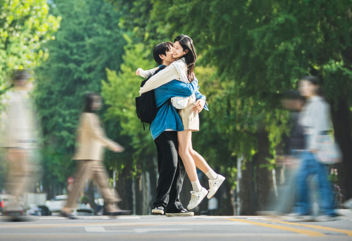 Lên sóng trên Netflix từ đầu tháng 3, phim đánh dấu màn kết hợp của Park Jin Young và Kim Min Ju. Câu chuyện tái ngộ của cặp tình đầu sau 10 năm mang đậm màu sắc chữa lành, dễ tạo đồng cảm với khán giả yêu thích thể loại thanh xuân.