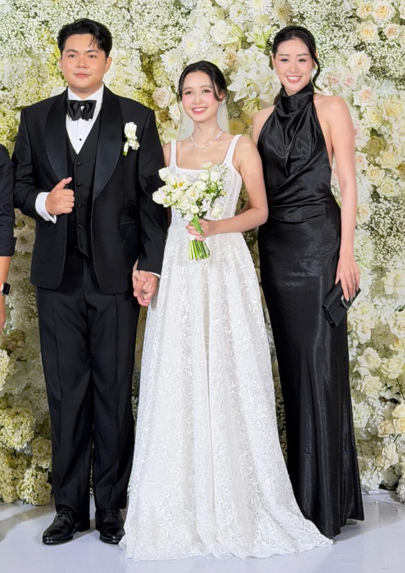 Khánh Vân đến chung vui với vợ chồng Gumiho. Ảnh: FBNV