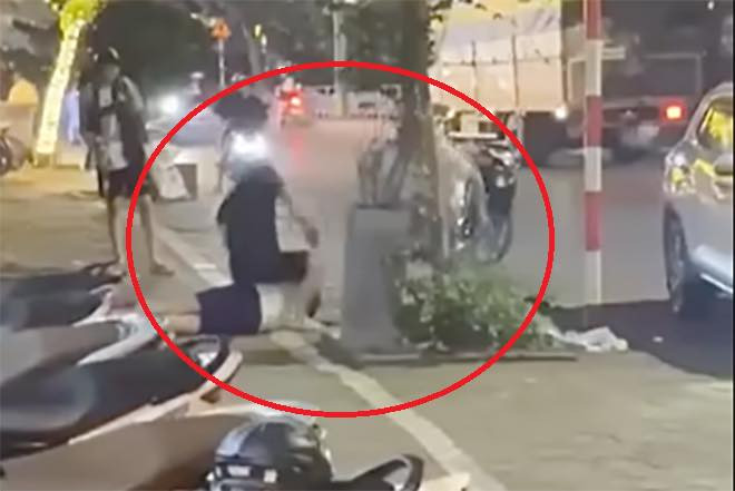Bắt 2 đối tượng hành hung nam thanh niên trên đường Nguyễn Khang Ảnh 2