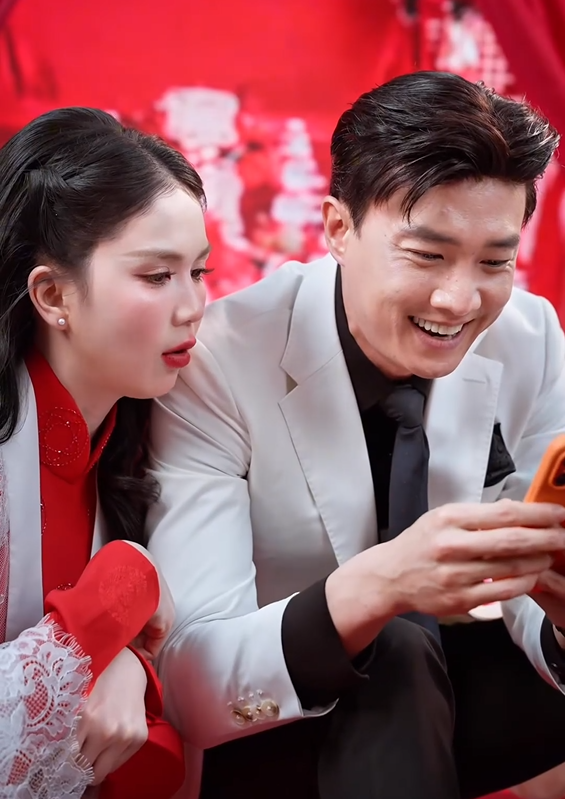 Khoảnh khắc tương tác tự nhiên giữa Quốc trường và Ngọc Trinh khiến khán giả thích thú.&nbsp;