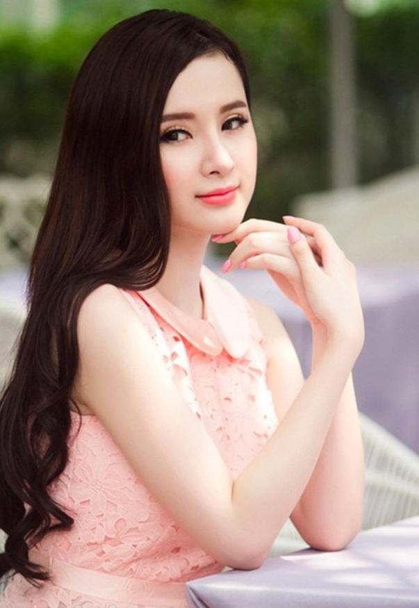 Angela Phương Trinh thời còn gắn với hình ảnh trong trẻo, được khán giả nhớ đến qua loạt phim truyền hình ăn khách