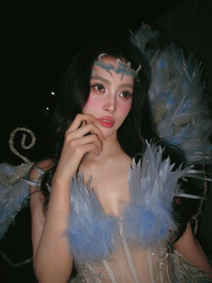 Sau 8 năm đăng quang Hoa hậu Việt Nam, Tiểu Vy vẫn duy trì sức hút trong lòng khán giả.