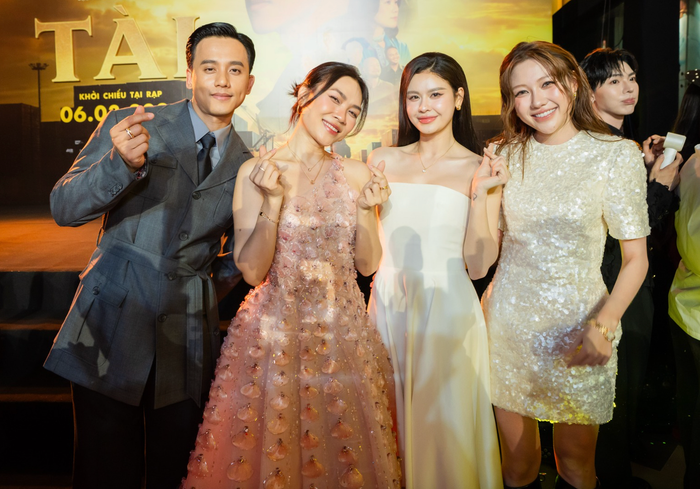 Ngoài việc giúp đỡ Quang Trung, Trương Quỳnh Anh còn thể hiện sự vui vẻ khi đến chung vui với Mỹ Tâm và Mai Tài Phến khi phim Tài chính thức được công chiếu. Ảnh: Tài Movie