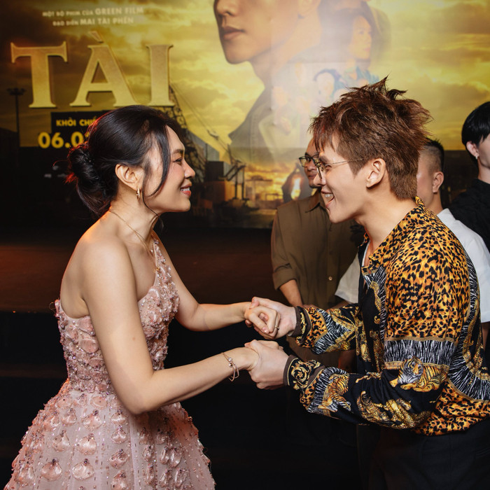 Nam ca sĩ có mối quan hệ thân thiết với Mỹ Tâm.