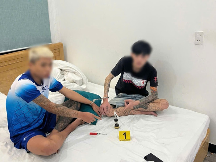 Kiểm tra phòng nhà nghỉ, Công an bắt quả tang hành vi đáng xấu hổ của nhóm thanh niên Ảnh 1