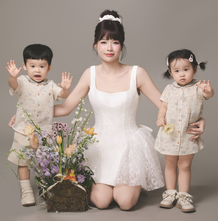 Sam đang có cuộc sống hôn nhân hạnh phúc bên chồng người Hàn Quốc và cặp song sinh tròn 2 tuổi. Ảnh: FBNV