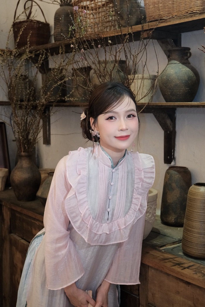 Sam thể hiện sự vui vẻ, khéo léo khi nhắc về chuyện lì xì. Ảnh: FBNV