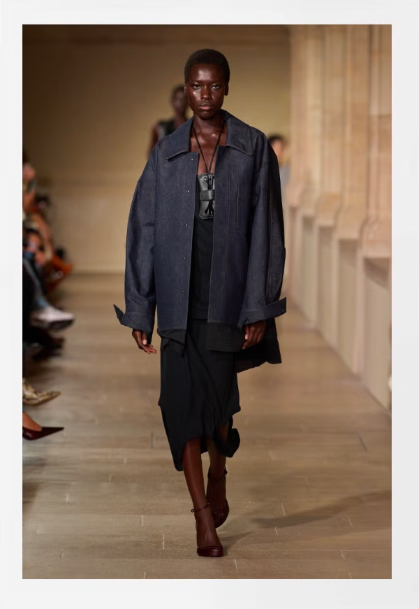 Denim trở lại mạnh mẽ với 6 xu hướng dẫn đầu năm 2026 Ảnh 6