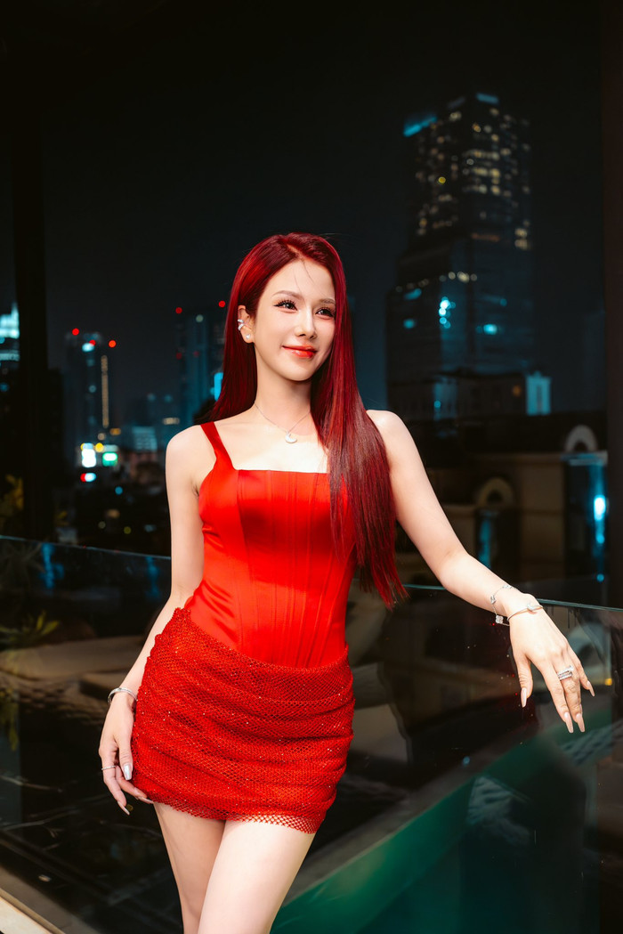 Diệp Lâm Anh được nhận xét ngày càng thăng hạng rõ rệt sau khi quay trở lại với cuộc sống độc thân. Ảnh: FBNV