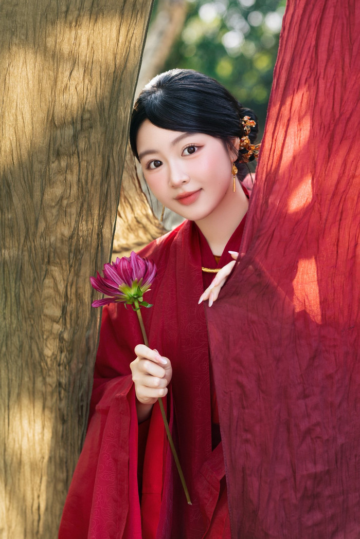 Mỗi lần xuất hiện, Lọ Lem lại trở thành tâm điểm chú ý của công chúng (Ảnh: FBNV).