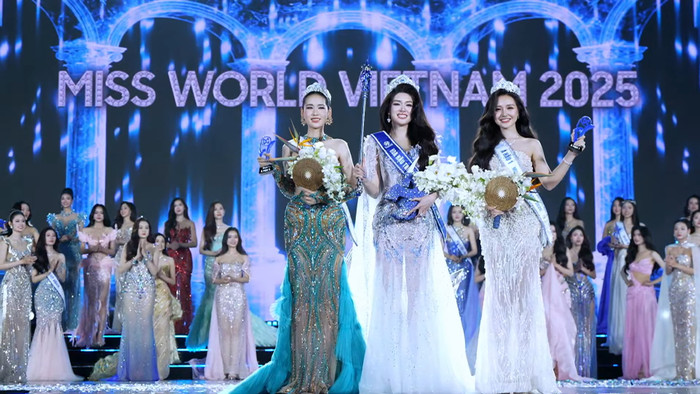 Việc Phương Oanh đăng quang tại Miss World Vietnam 2025 vẫn đang được khán giả bàn tán sôi nổi. Ảnh chụp màn hình