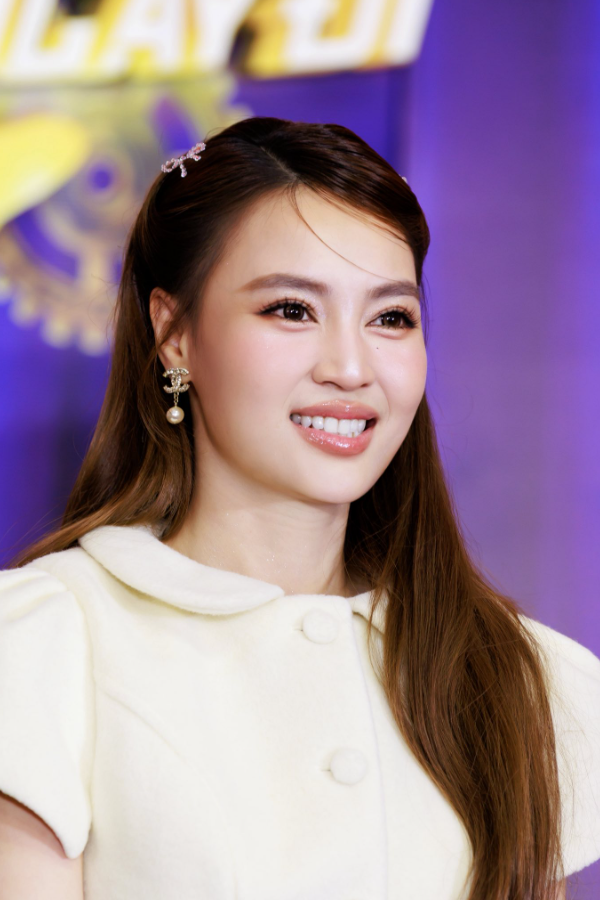 Nữ diễn viên giữ sức hút khi hoạt động sôi nổi ở gameshow và truyền hình