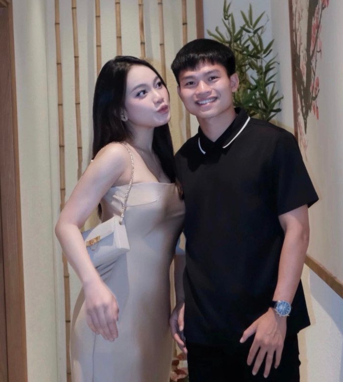 Hồ Văn Cường và vợ thường xuyên có những khoảnh khắc ngọt ngào.