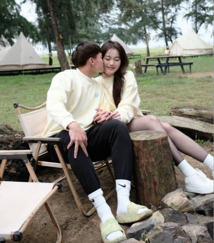 Sau thời gian hẹn hò, Hồ Văn Cường đã có vợ vào năm ngoái.&nbsp;