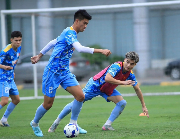 Đinh Quang Kiệt có chiều cao ấn tượng và thi đấu liên tục ở V.League. Ảnh: VFF