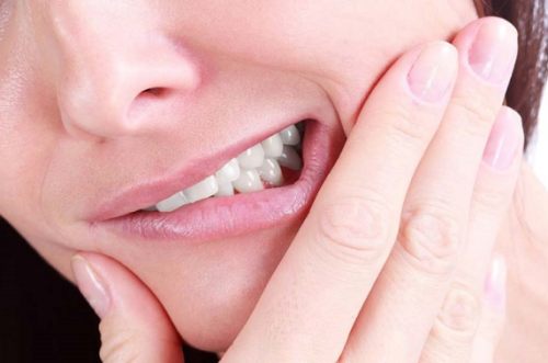 Méo miệng, mặt lệch là một trong những dấu hiệu có thể đang cảnh báo bệnh đột quỵ.