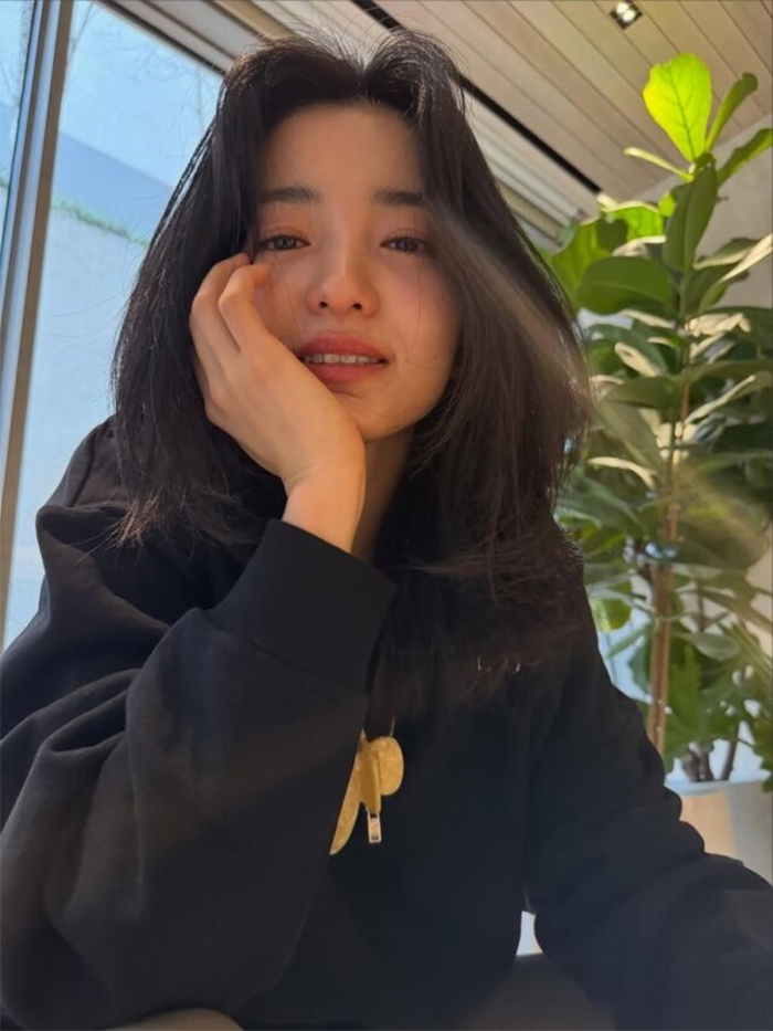 Hình ảnh mặt mộc của nữ diễn viên Kim Tae Ri gây sốt.