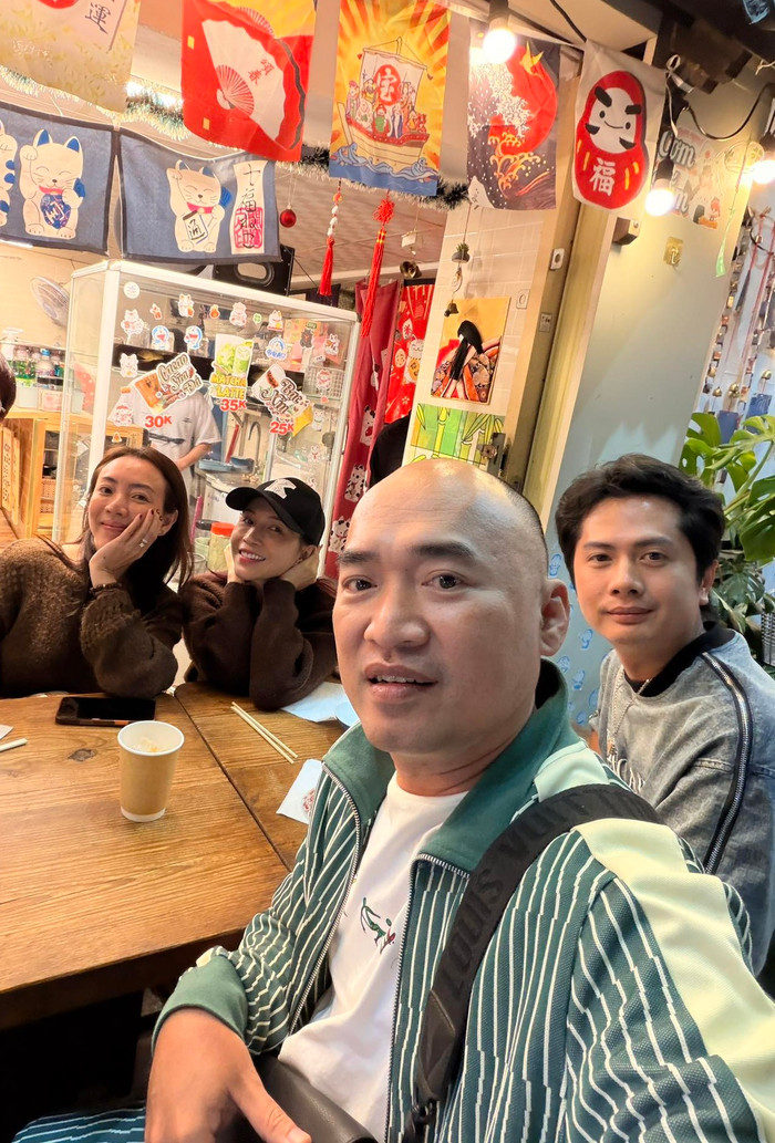 Tiến Luật vừa chia sẻ ảnh vợ chồng anh đi du lịch cùng Khả Như và Huỳnh Phương.