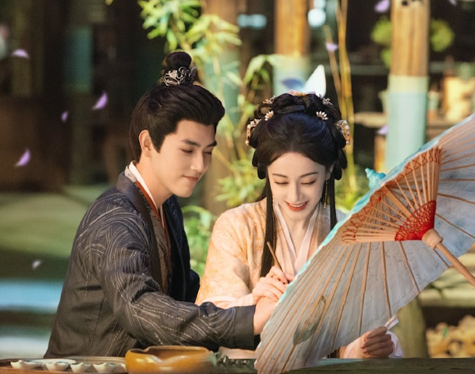 Bộ phim cổ trang đánh dấu sự trở lại đáng chú ý của Địch Lệ Nhiệt Ba với hình tượng quỷ vương sắc sảo, kết hợp cùng Trần Phi Vũ trong vai tướng quân trẻ. Tạo hình tương phản nhưng hài hòa giúp cặp đôi nhanh chóng thu hút sự quan tâm.