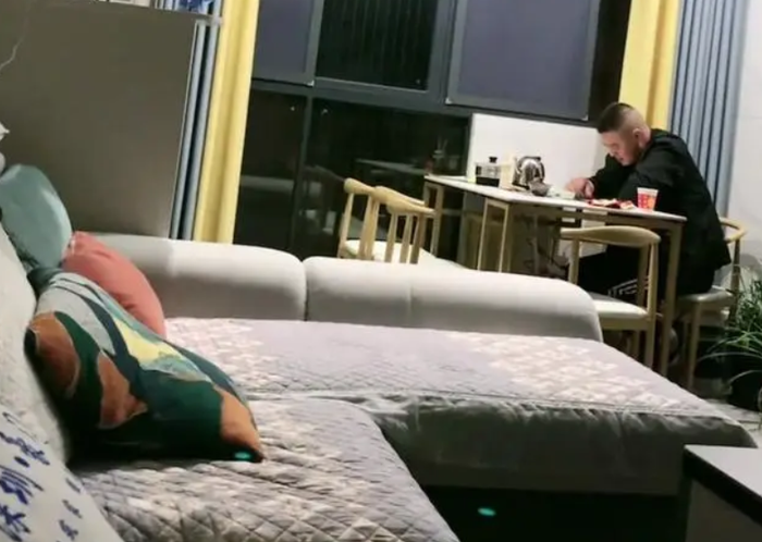 Tới nhà chồng cũ thăm con gái, người phụ nữ 'sốc nặng' trước danh tính vợ mới Ảnh 1