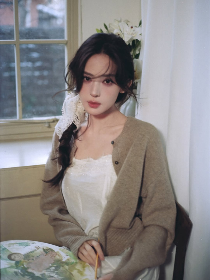 Nhan sắc xinh đẹp giúp Cổ Lực Na Trát luôn được sự quan tâm từ phía khán giả. Ảnh: IGNV