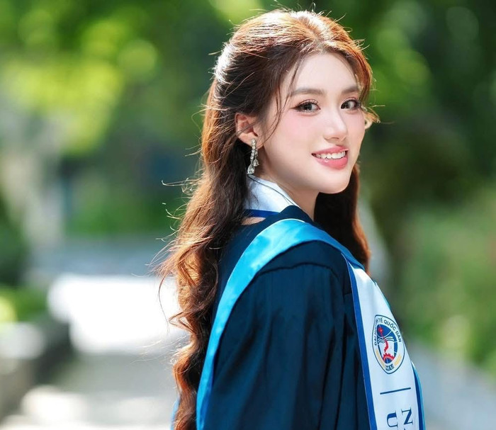 Bảng thành tích học vấn đáng gờm của Tân Hoa hậu Phan Phương Oanh Ảnh 4