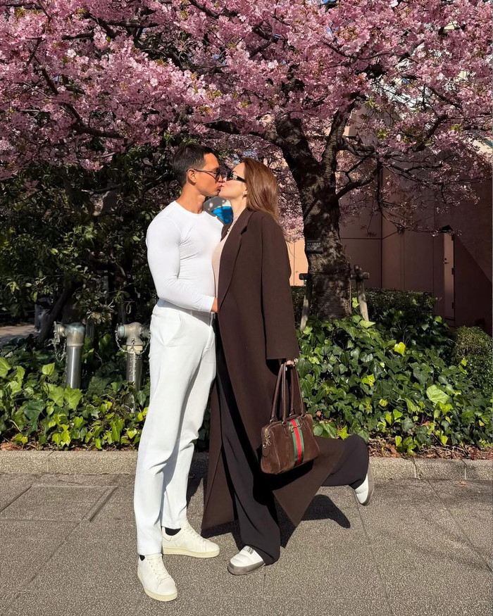 Hồ Ngọc Hà khoe clip 'lên đồ' đi diễn cực gợi cảm, người đàn ông xuất hiện gây xôn xao Ảnh 3