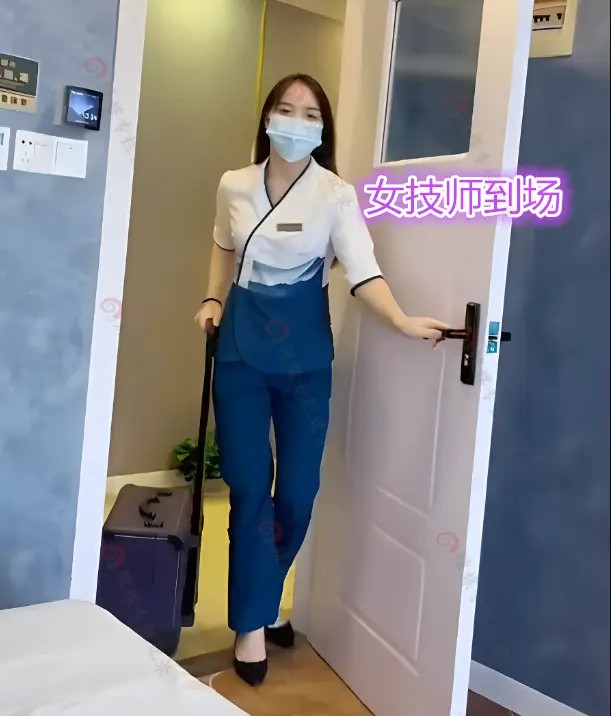 Đi vào tiệm mát-xa, người đàn ông 'đứng hình' khi nhận ra nữ nhân viên là người quen Ảnh 1