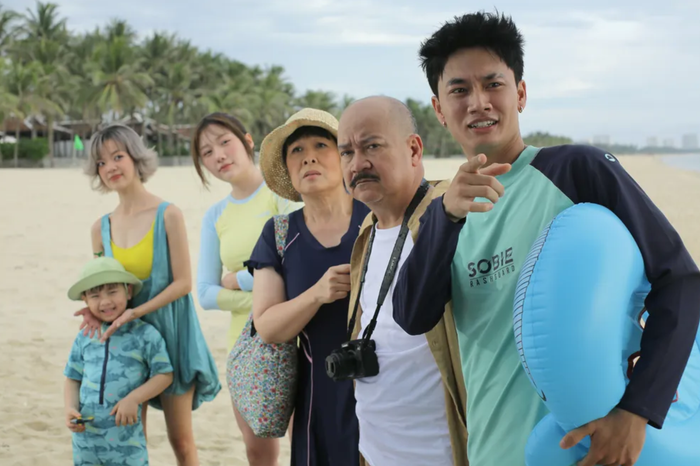 Dàn nghệ sĩ thực lực gồm NSND Hồng Vân và NS Hoàng Sơn cũng không thể giúp phim lật ngược thế cờ phòng vé. - Ảnh: NSX