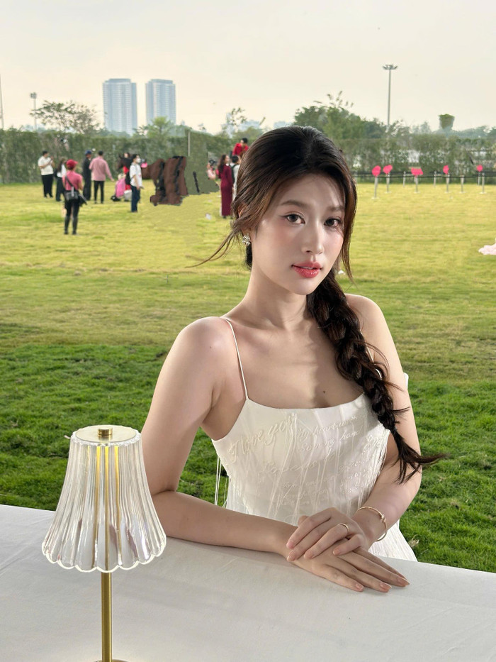 Đoàn Thiên Ân đóng vai nữ chính trong Hẹn Em Ngày Nhật Thực.