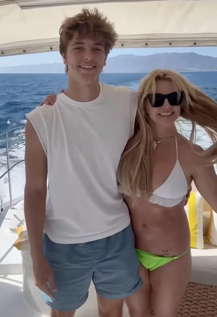 Britney Spears hiếm hoi đoàn tụ hai con trai sau nhiều năm xa cách Ảnh 2