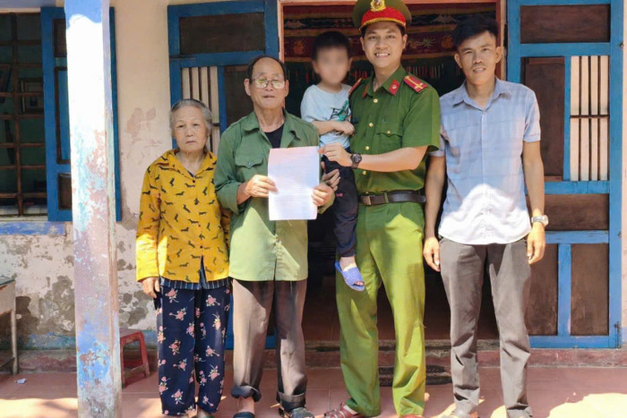 Gia đình cháu L.G.P gửi thư cảm ơn lực lượng Công an cùng chính quyền địa phương, các lực lượng khác và người dân&nbsp;