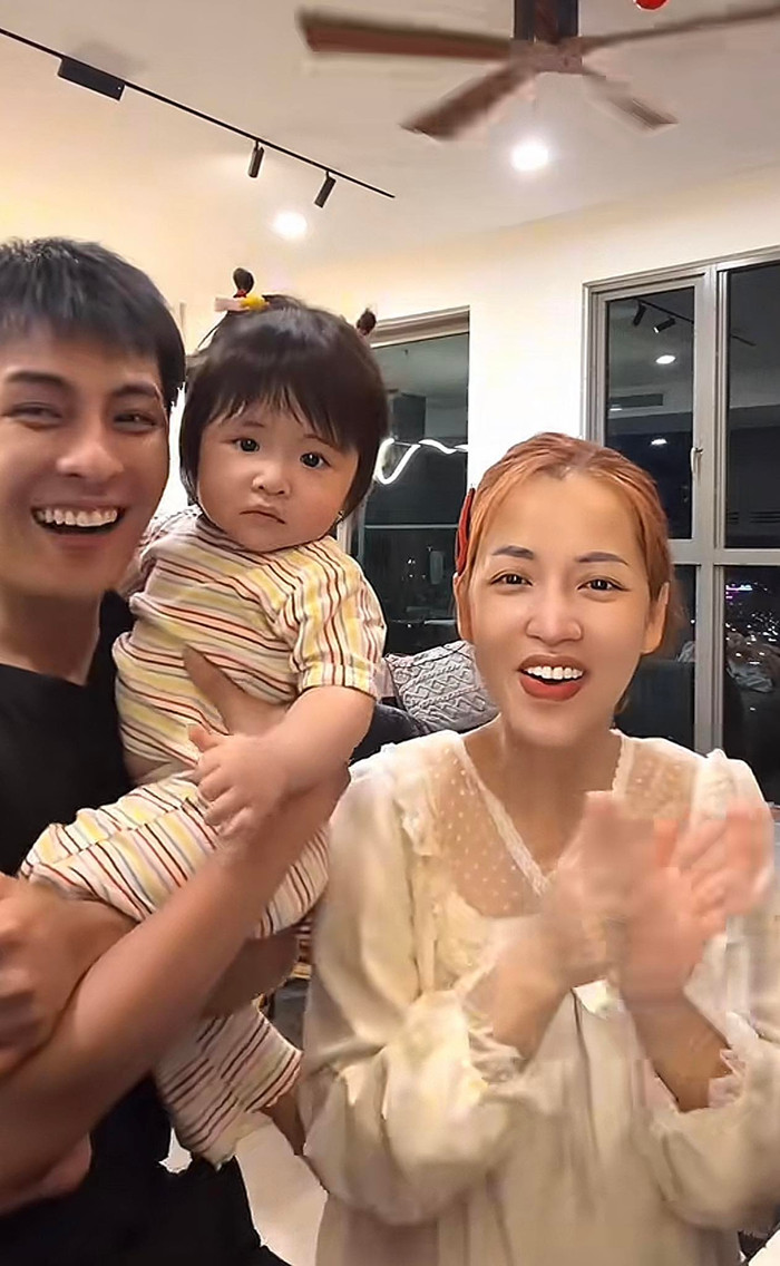 Khoảnh khắc đáng yêu của gia đình Gin Tuấn Kiệt và Puka.
