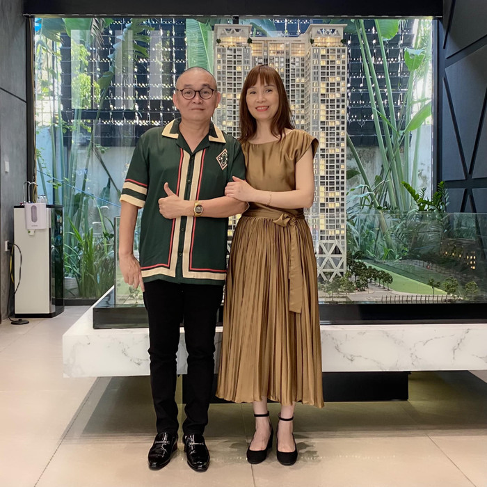 Vua hài đất Bắc và vợ đã gắn bó bên nhau 30 năm. (Ảnh: FBNV)