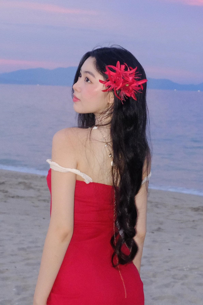 Từ khi mới 15 tuổi, Lọ Lem đã tự kiếm ra thu nhập.