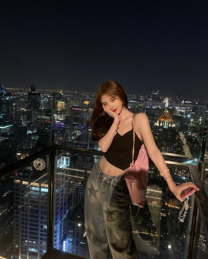 Trước đó Cúc Tịnh Y đã tham gia một số dự án phim và chăm chỉ làm việc. Ảnh: IGNV