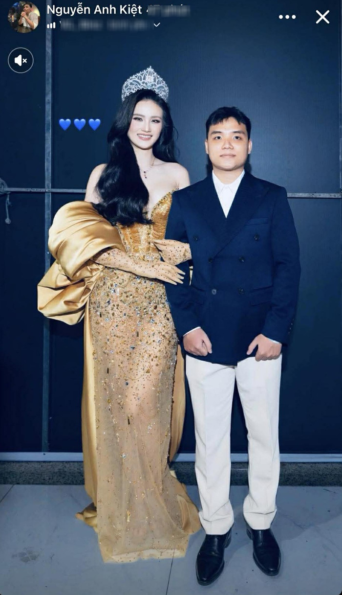 Bạn trai Ý Nhi hiếm hoi công khai ảnh tình tứ bên bạn gái.