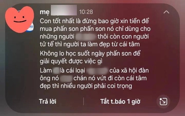 Xin mẹ mua cây son, nữ sinh nhận được tin nhắn nặng nề khiến dân tình 'dậy sóng' Ảnh 1