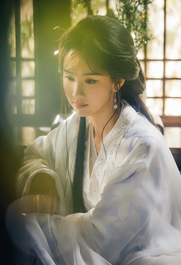 Tạo hình cổ trang mới của Trần Đô Linh Ảnh 2