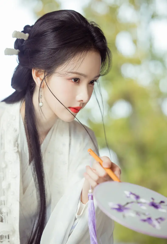 Tạo hình cổ trang mới của Trần Đô Linh Ảnh 4