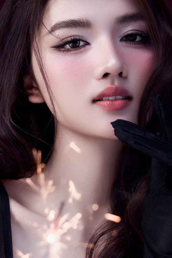 Cận cảnh nhan sắc của nàng hậu. Ảnh: FBNV