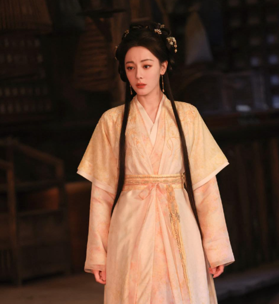 Thành tích phim của Địch Lệ Nhiệt Ba dần lép vế so với các đồng nghiệp cùng thời