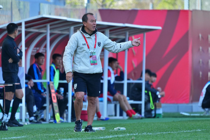 HLV Thawatchai Damrong-Ongtrakul của U23 Thái Lan đã phát biểu sau trận thua U23 Triều Tiên. Ảnh: FAT