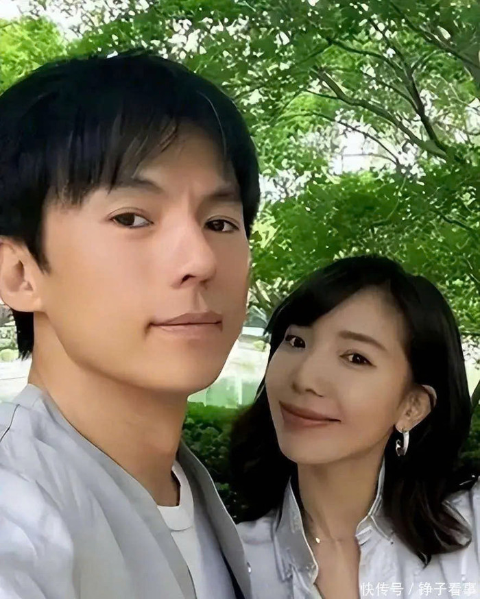 Tống Ninh Phong và vợ là đạo diễn Trương Vãn Đình. Ảnh: Sohu