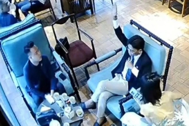 Camera an ninh quán cafe ghi lại khoảnh khắc 'Tổng tài' Nguyễn Văn Thiên chỉ đạo Vũ đánh người.