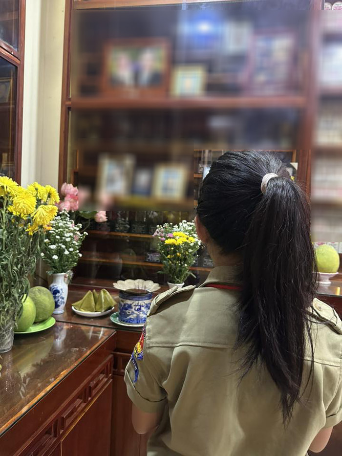 Con gái cố diễn viên Mai Phương trong ngày giỗ mẹ năm thứ 6.