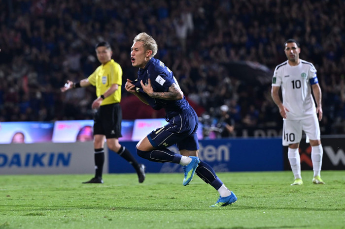 Madam Pang đã không giấu được cảm xúc khi tuyển Thái Lan nối gót tuyển Việt Nam tham dự VCK Asian Cup 2027 tại Saudi Arabia. Ảnh: FAT