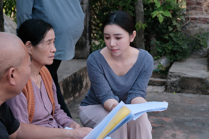 Trong phim, Quỳnh Kool vào vai Thương - người chị cả lam lũ, phải gánh vác trách nhiệm chăm lo cho hai em sau biến cố.