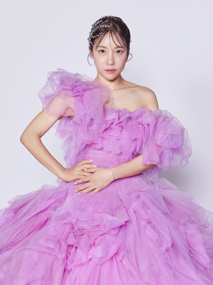 Nữ ca sĩ nổi tiếng lộ clip ngoại tình, phải trốn khỏi showbiz Ảnh 1