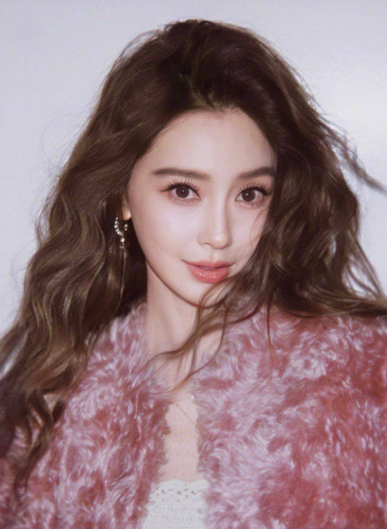 Angela Baby dần trở lại các hoạt động thương mại sau giai đoạn khó khăn